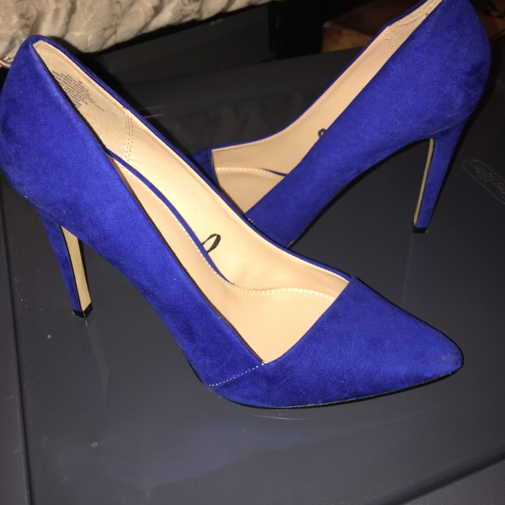 Express blue pumps